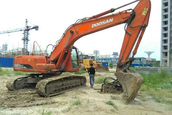 山西出售转让二手12915小时2008年斗山DH220LC挖掘机