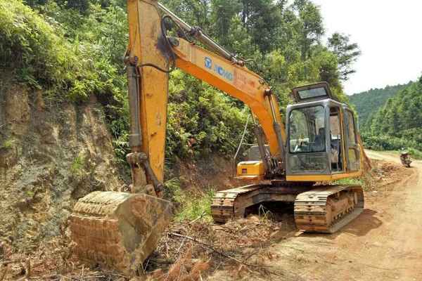 江西出售转让二手8900小时2010年徐工XE150D挖掘机