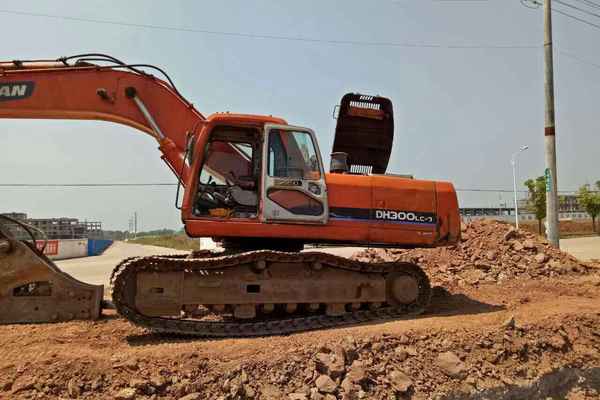 江西出售转让二手12000小时2008年斗山DH300LC挖掘机
