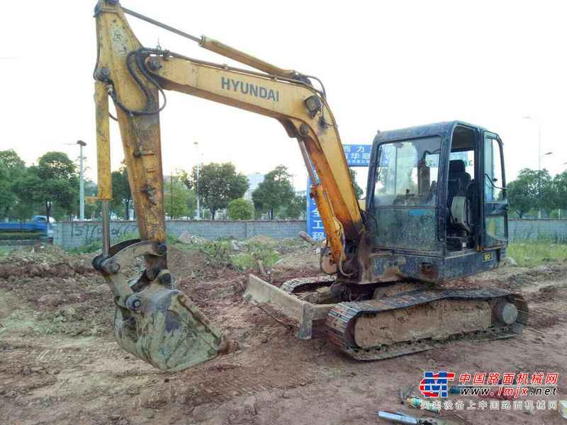 江西出售转让二手8000小时2012年现代R60挖掘机