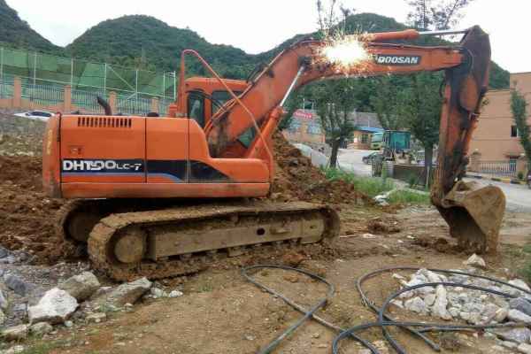 贵州出售转让二手7800小时2011年斗山DH150LC挖掘机