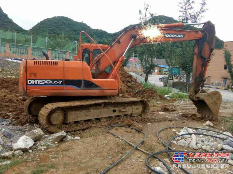 贵州出售转让二手7800小时2011年斗山DH150LC挖掘机