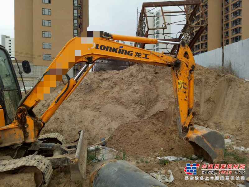 山西出售转让二手4200小时2013年龙工LG6065挖掘机