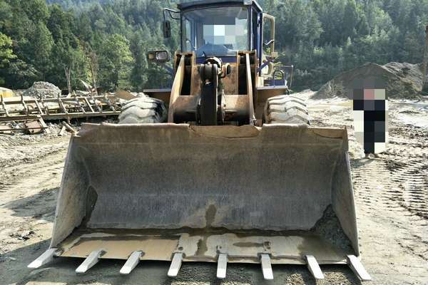 四川出售转让二手5200小时2011年龙工LG855装载机