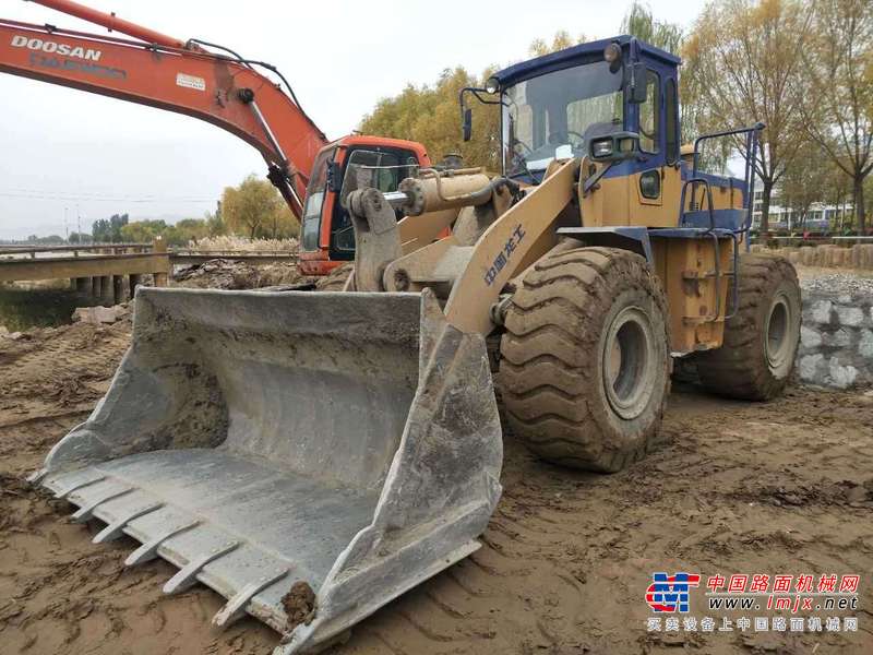 内蒙古出售转让二手4000小时2010年龙工LG855装载机