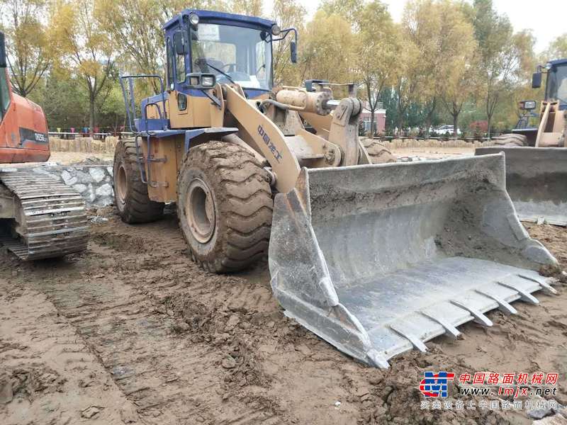 内蒙古出售转让二手4000小时2010年龙工LG855装载机