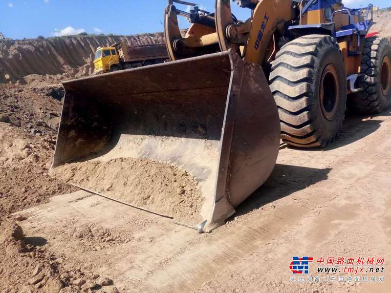 山西出售转让二手3500小时2011年龙工LG855装载机