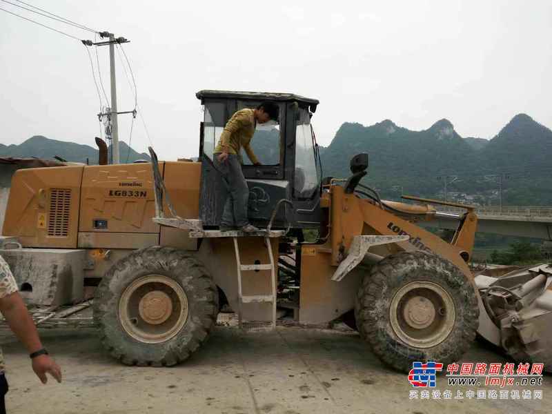 贵州出售转让二手6500小时2010年龙工LG833装载机