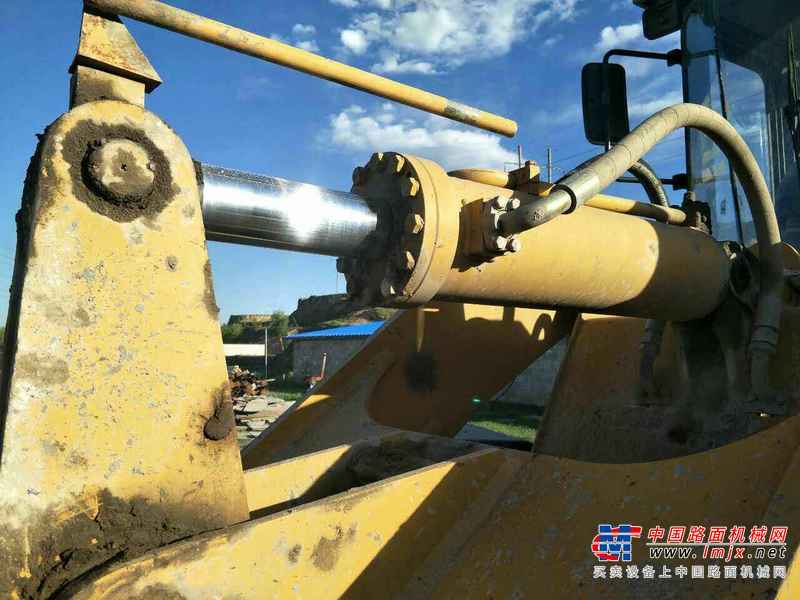 甘肃出售转让二手4500小时2011年山工SEM630B装载机
