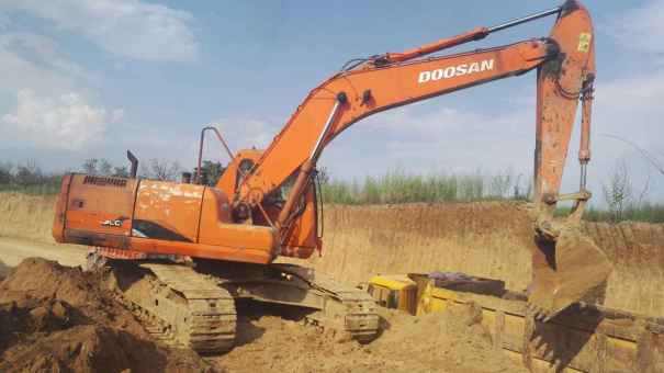 山西出售转让二手11000小时2008年斗山DH220挖掘机