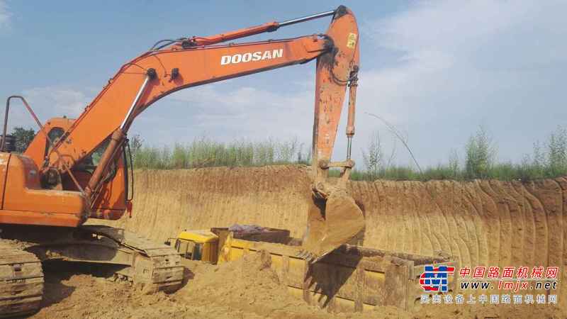 山西出售转让二手11000小时2008年斗山DH220挖掘机