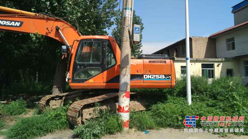 山西出售转让二手9000小时2009年斗山DH220LC挖掘机