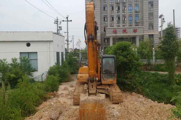 江西出售转让二手8900小时2009年福田雷沃FR220挖掘机