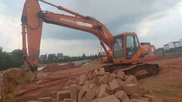 江西出售转让二手7600小时2009年斗山DH225挖掘机