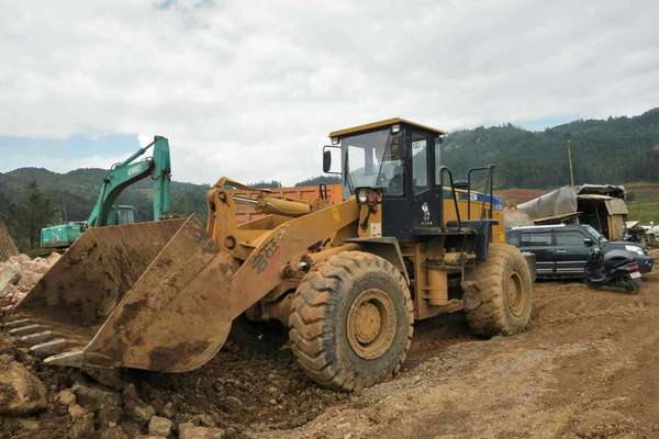 云南出售转让二手3291小时2014年山工SEM650B装载机