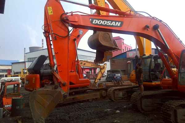 山西出售转让二手8000小时2008年斗山DH300LC挖掘机