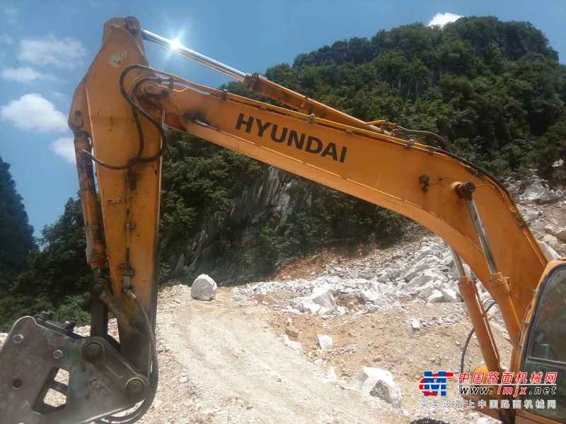 贵州出售转让二手20000小时2008年现代R225挖掘机