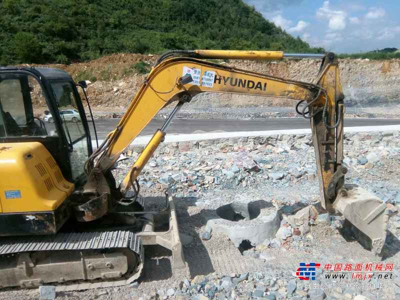 贵州出售转让二手4500小时2013年现代R60挖掘机