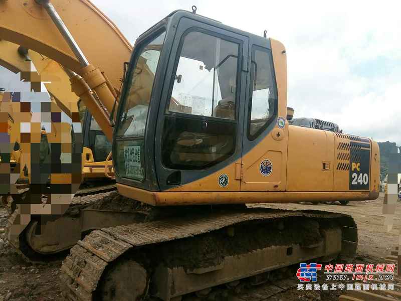 贵州出售转让二手8600小时2010年柳工205C挖掘机