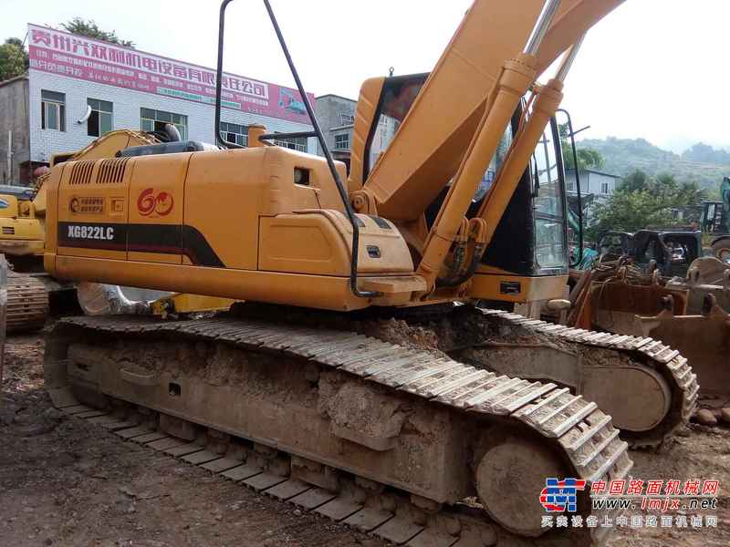 贵州出售转让二手6800小时2011年厦工XG822LC挖掘机