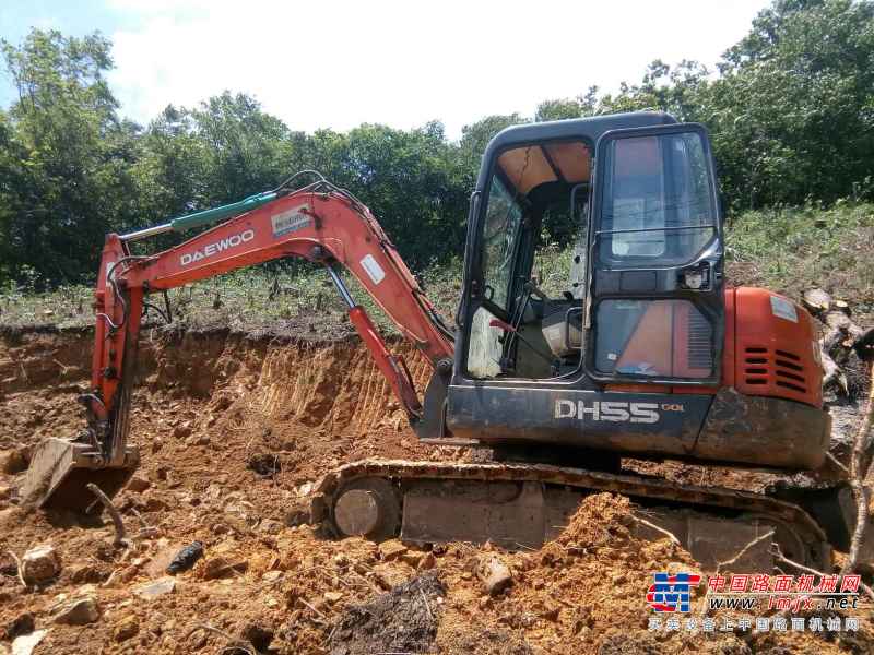 贵州出售转让二手11800小时2005年斗山DH55挖掘机