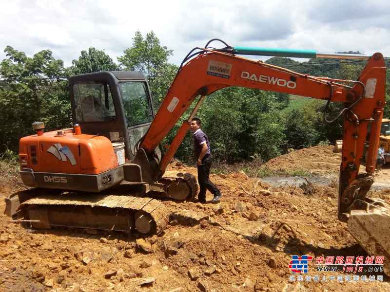 贵州出售转让二手11800小时2005年斗山DH55挖掘机