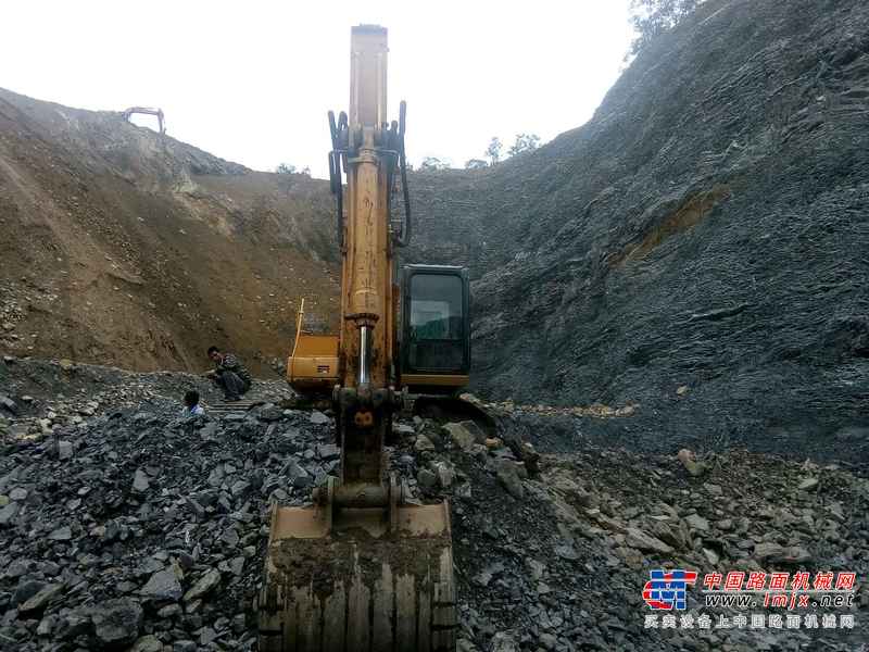 贵州出售转让二手8300小时2010年柳工CLG225C挖掘机