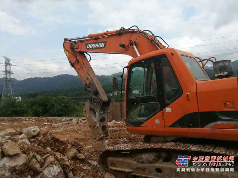 贵州出售转让二手8700小时2011年斗山DH225挖掘机