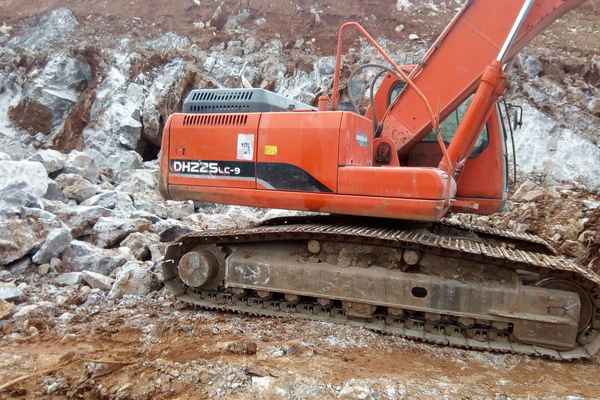 贵州出售转让二手8700小时2011年斗山DH225挖掘机
