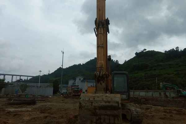 贵州出售转让二手9300小时2009年柳工CLG225C挖掘机