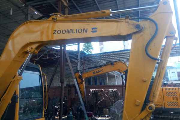 陕西出售转让二手2000小时2009年中联重科ZE80E挖掘机