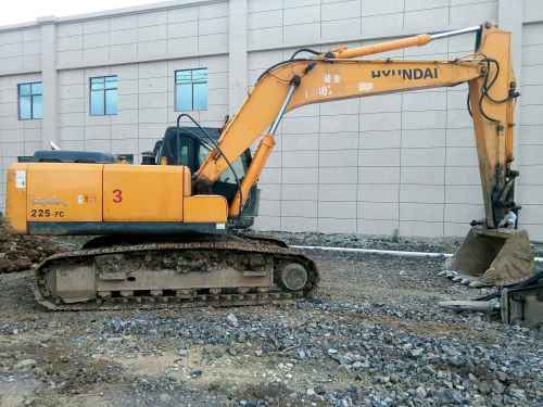 云南出售转让二手8800小时2011年现代R215挖掘机