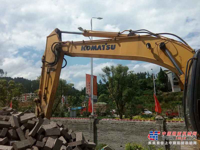 贵州出售转让二手9600小时2009年柳工CLG225C挖掘机