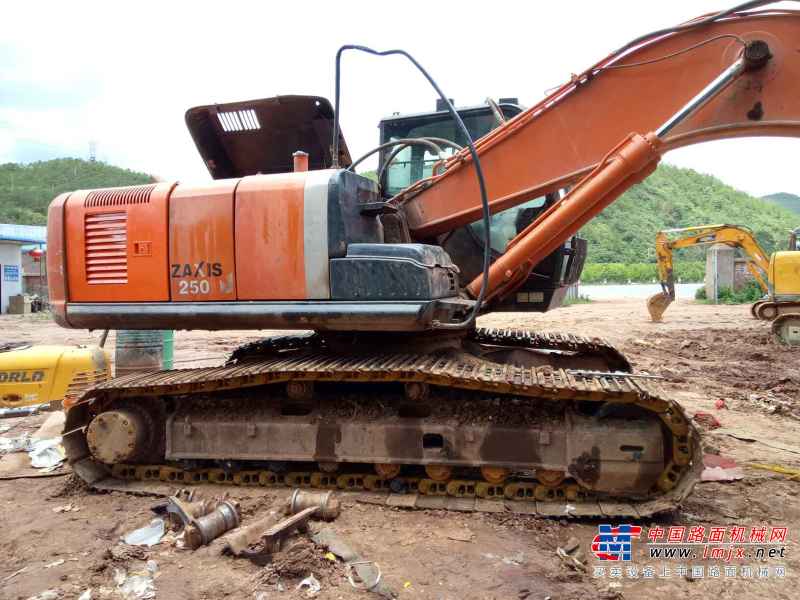 云南出售转让二手7000小时2010年日立ZX250H挖掘机