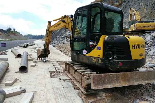 贵州出售转让二手4102小时2013年现代R60挖掘机