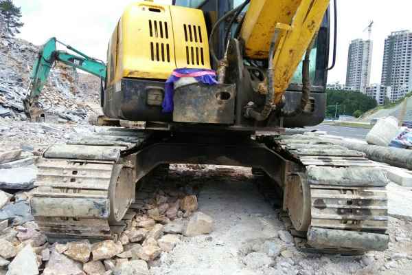 贵州出售转让二手4102小时2013年现代R60挖掘机