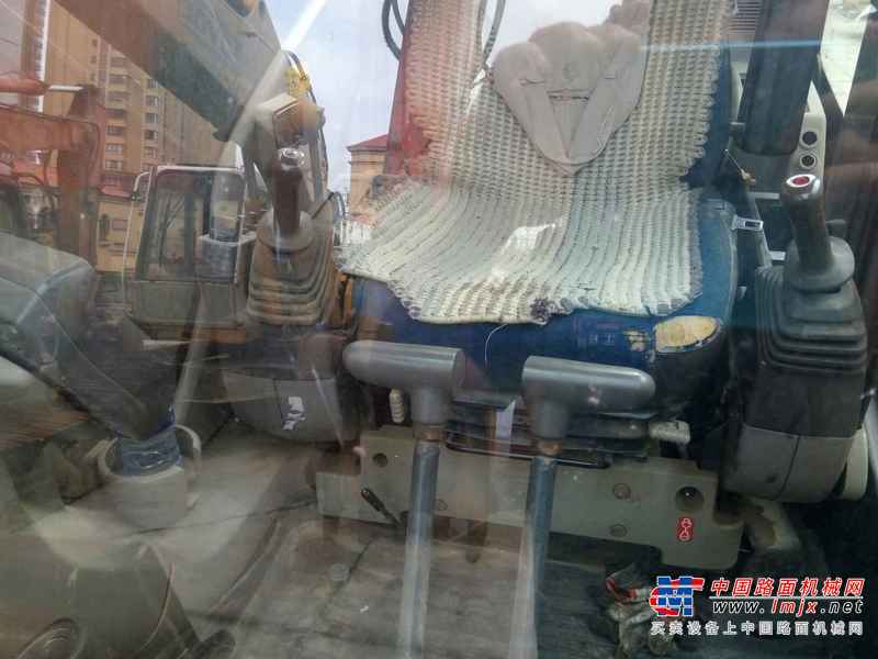 陕西出售转让二手9000小时2009年日立ZX240挖掘机