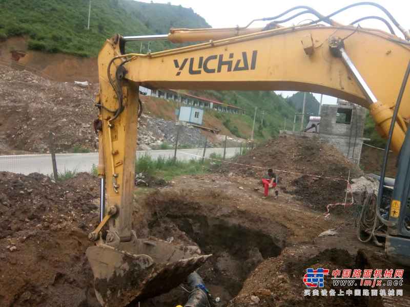 贵州出售转让二手2247小时2012年玉柴YC230LC挖掘机