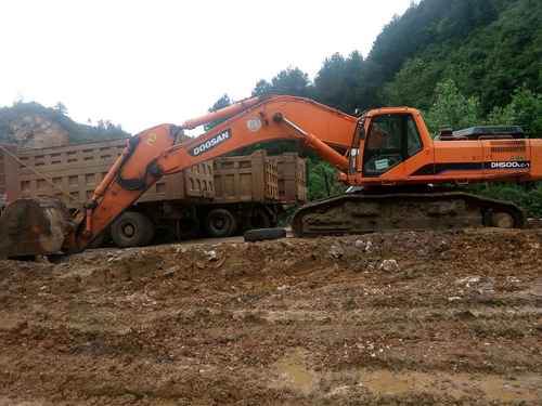 贵州出售转让二手5300小时2013年斗山DH500LC挖掘机
