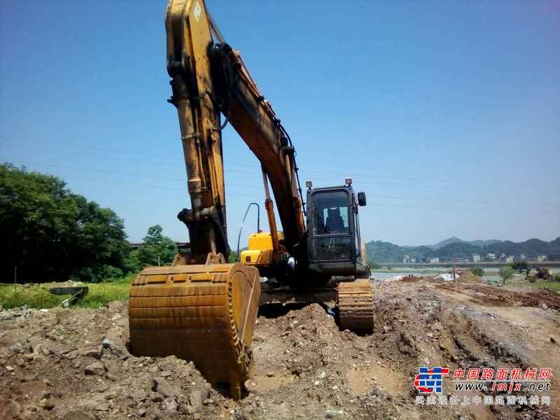 江西出售转让二手6288小时2013年现代R215挖掘机