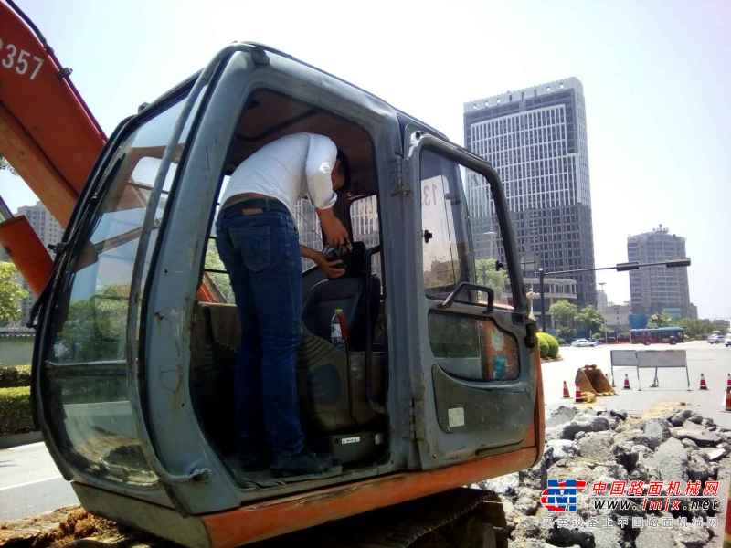江西出售转让二手10101小时2006年日立EX60挖掘机