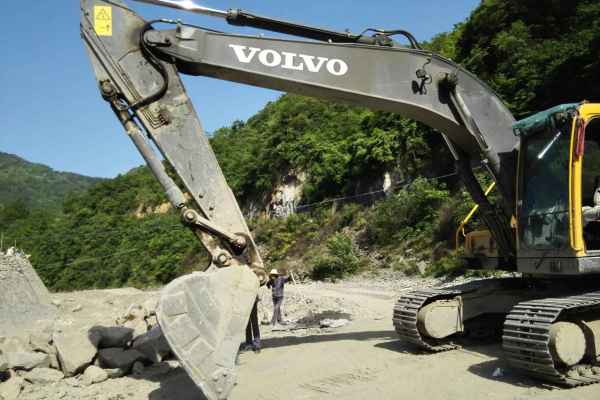 陕西出售转让二手4380小时2012年沃尔沃EC210B挖掘机
