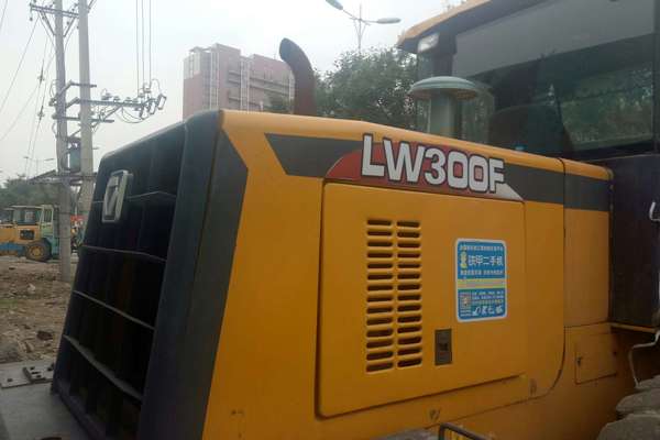 辽宁出售转让二手6000小时2012年徐工LW300F装载机