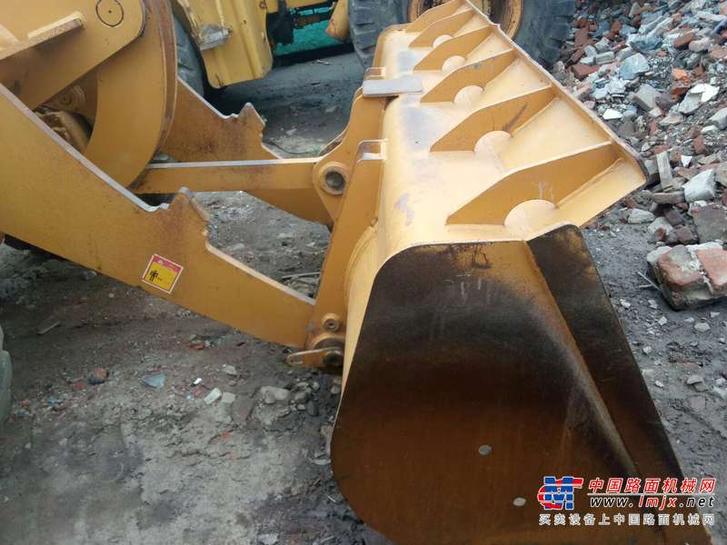 辽宁出售转让二手4000小时2014年龙工LG833B装载机