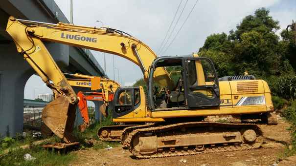 贵州出售转让二手3533小时2011年柳工CLG920D挖掘机