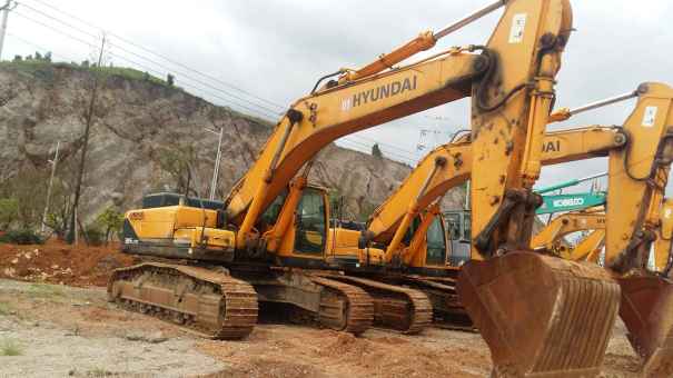 贵州出售转让二手4275小时2011年现代R385LC挖掘机