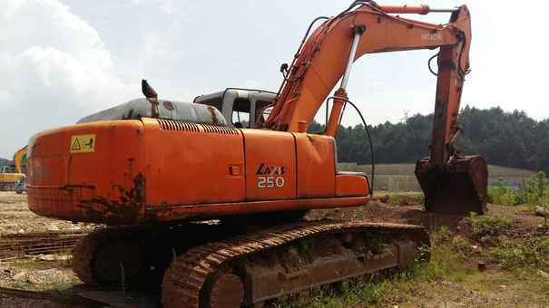 贵州出售转让二手10926小时2004年日立ZX240挖掘机