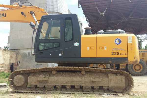 山西出售转让二手7000小时2010年现代R225LC挖掘机