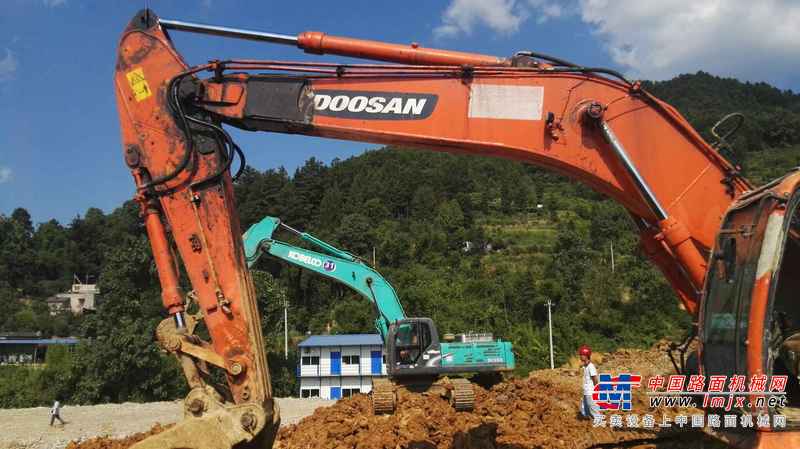 贵州出售转让二手12770小时2011年斗山DX260LC挖掘机