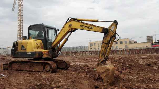江西出售转让二手16000小时2009年现代R60挖掘机